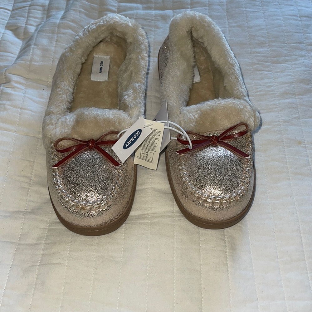 ⭐️Slippers size 8